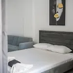 Daire Mackenzie Signature In Larnaca