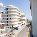 Mackenzie Signature In * Larnaca