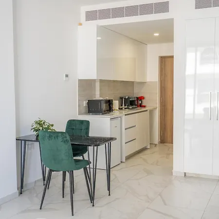 Mackenzie Signature In Larnaca