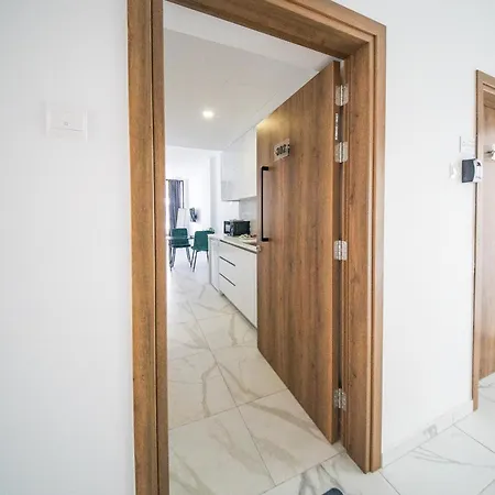 Quartz Signature Larnaca