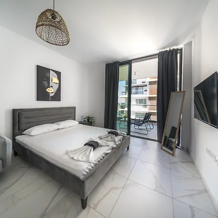 Quartz Signature * Larnaca