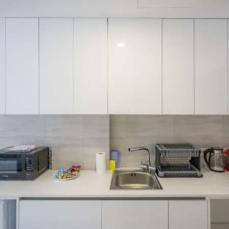 Mackenzie Signature In * Larnaca