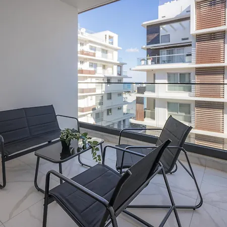 Mackenzie Signature In Larnaca