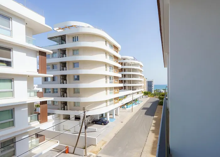 Mackenzie Signature In * Larnaca