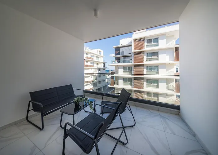 Mackenzie Signature In Larnaca