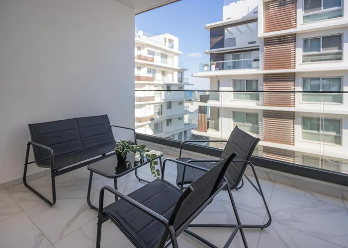 Mackenzie Signature In Larnaca